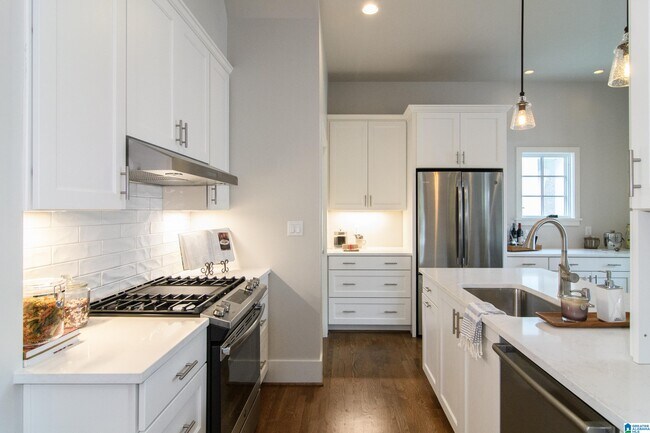 Building Photo - 3729 5th Ave S