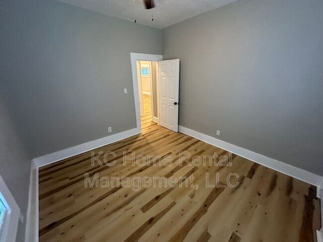 Building Photo - 4010 S Benton Ave