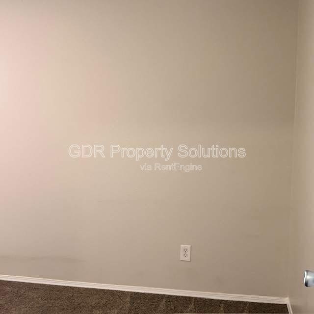 Building Photo - 702 Fruit Ave NW