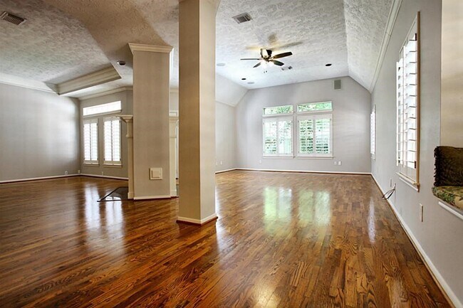 Building Photo - 7919 Wellington Ct N