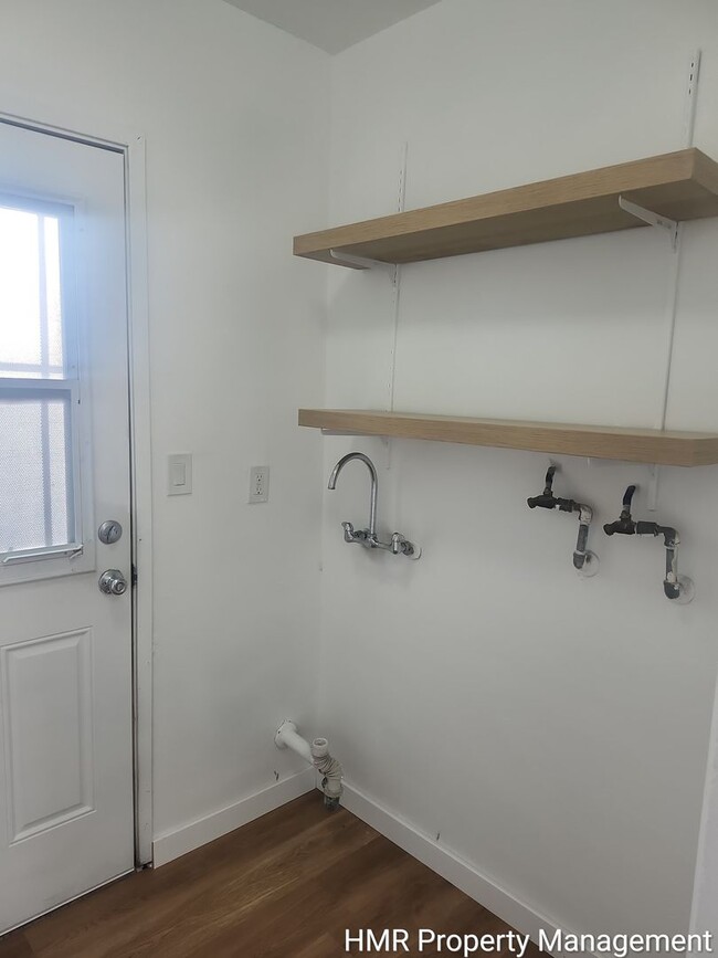 Building Photo - 3 Bedroom 1 Bath Gem For Rent!