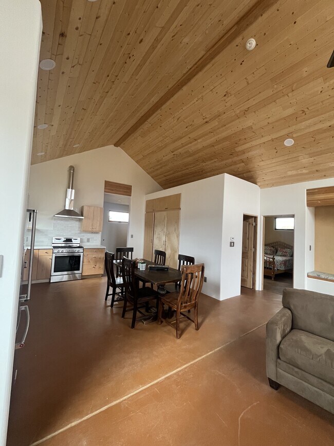 Building Photo - 2 Kincaid Rd