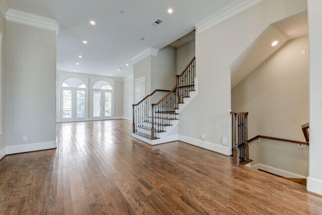 Building Photo - Morningside Terrace Luxury • 4BR + Game Ro...
