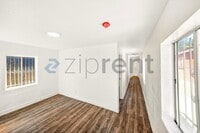 Building Photo - Unit 1