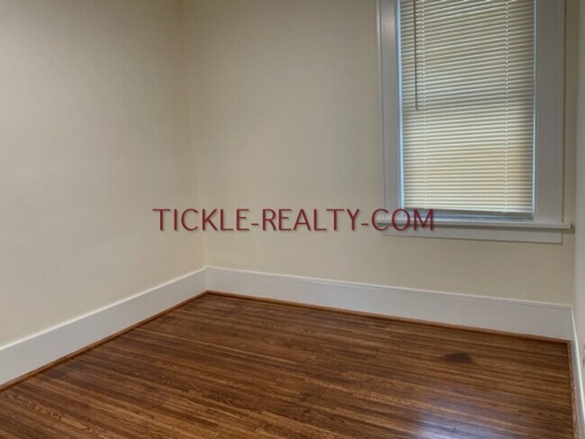 Building Photo - 253-255 Rocket St