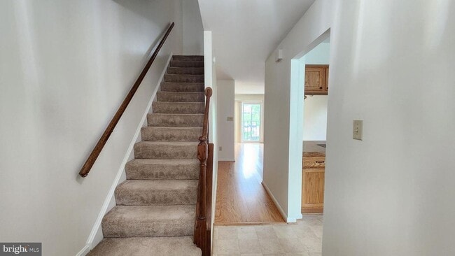 Building Photo - Arlington Townhouse With Attached Garage!