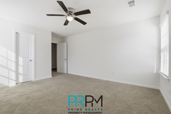 Building Photo - 413 Graypointe Dr