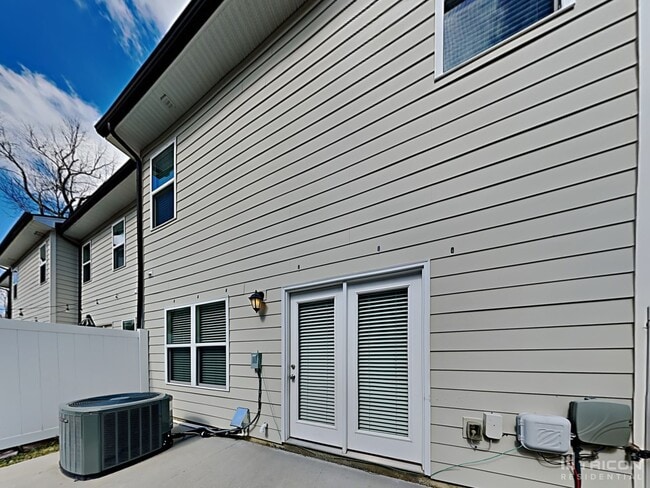 Building Photo - 205 Ashmere Ct