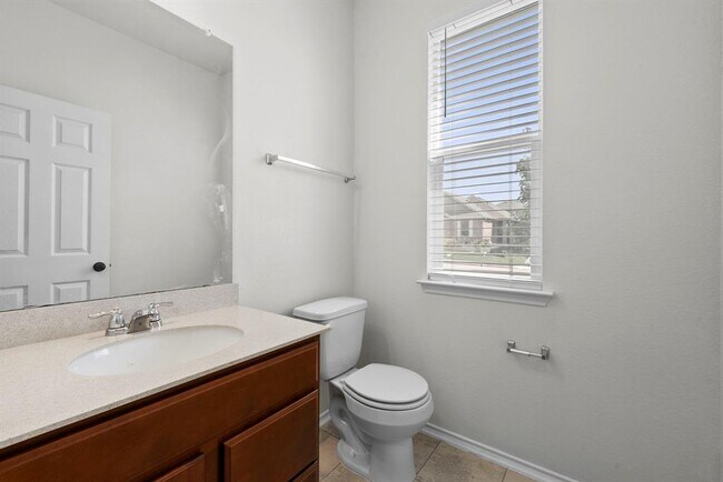 Building Photo - 544 Ayinger Ln
