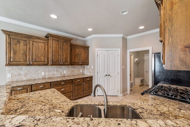 Building Photo - Available for September Move In! Spacious ...