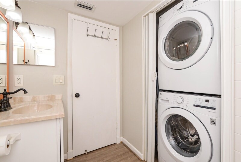 Building Photo - 800 NW Fork Rd