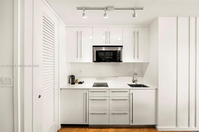 Building Photo - 2201 Collins Ave