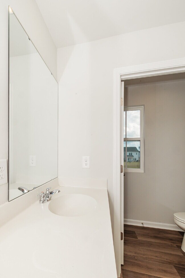 Building Photo - Brand-new 3 bedroom, 2.5 Bath Townhome with pond view
