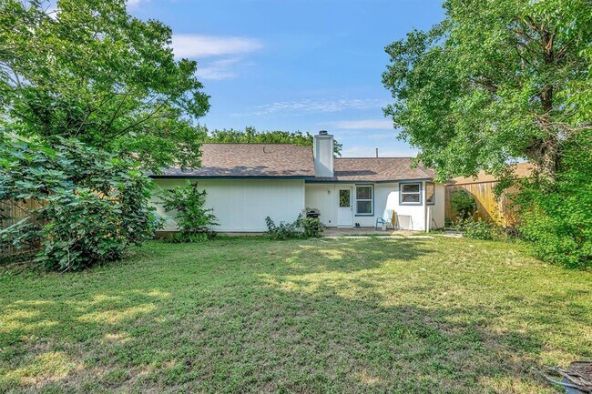 Building Photo - 1308 Troy Ln