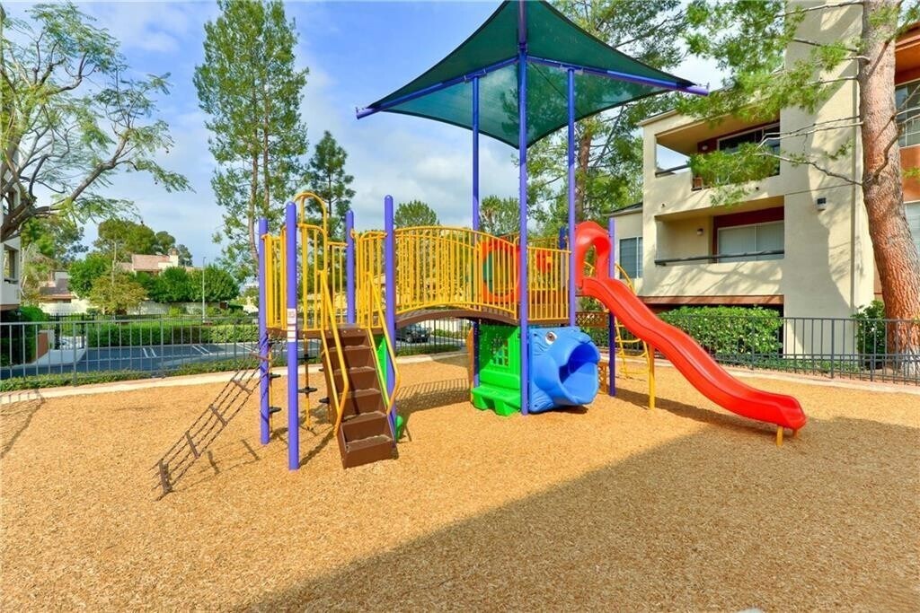 Building Photo - 21520 Burbank Blvd