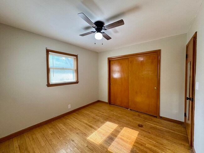 Building Photo - 5905 N 66th St
