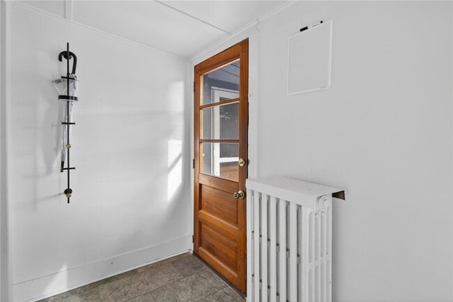 Building Photo - 607 N Cayuga St