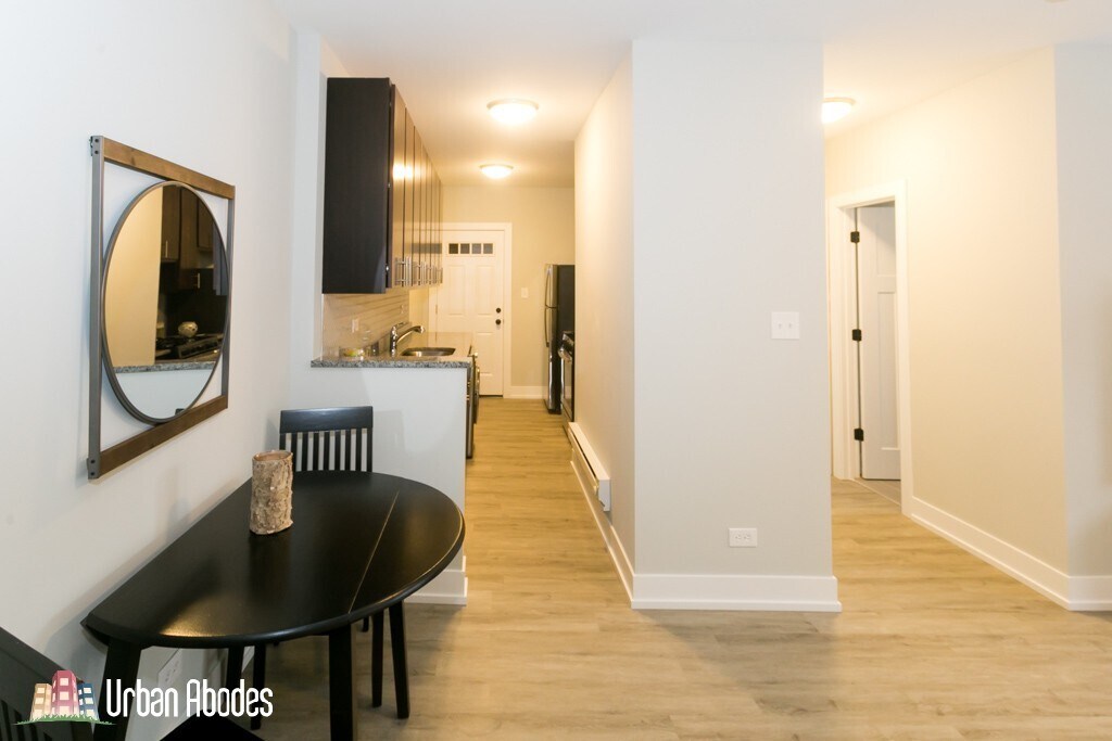 Building Photo - 703 W Brompton Ave