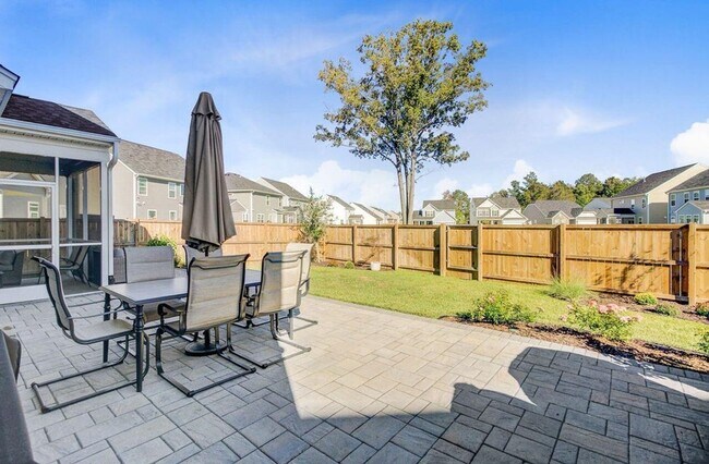 Building Photo - 3 Bedroom, 2.5 Bathroom Home in Oakley Pointe - Moncks Corner