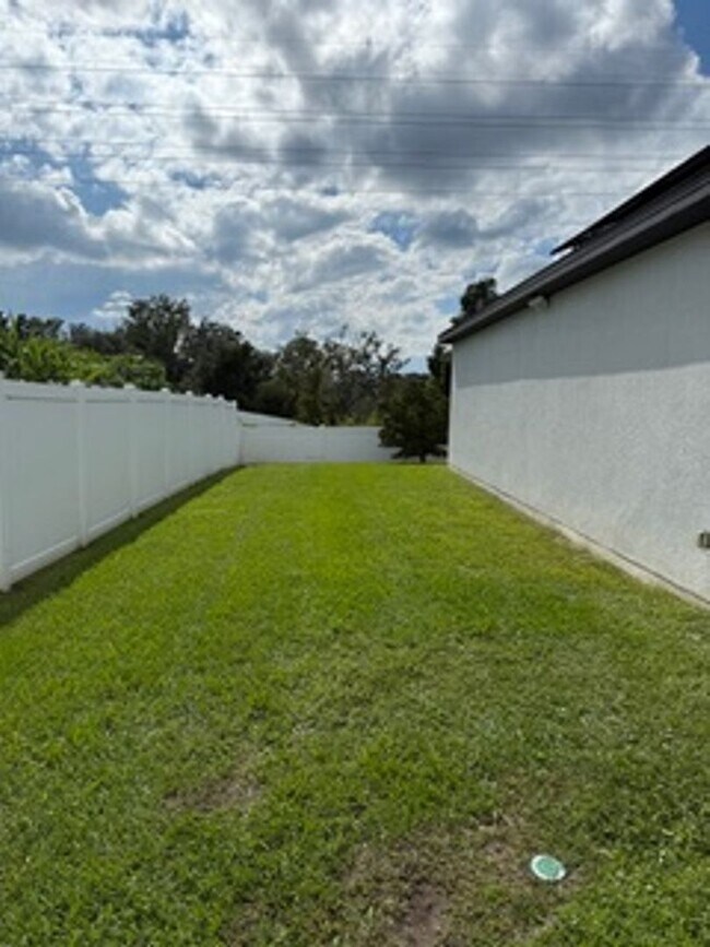 Building Photo - 16119 Florets Dr