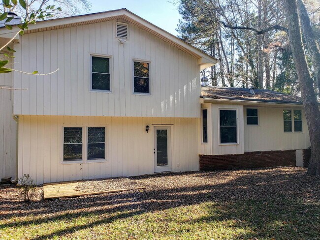 Building Photo - Live in Bedford Estates, a 2-minute drive to the transit stop S Hairston Rd & Manly Ct.