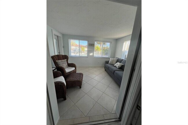 Building Photo - 345 Avenida Leona