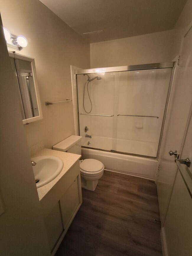 Building Photo - $500 MOVE IN SPECIAL!!! BEAUTIFUL STUDIO AVAILABLE AT WATERGATE COMMUNITY IN EMERYVILLE!!!