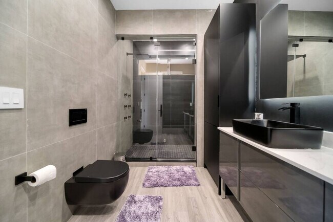 Building Photo - 1621 NE 4th Pl