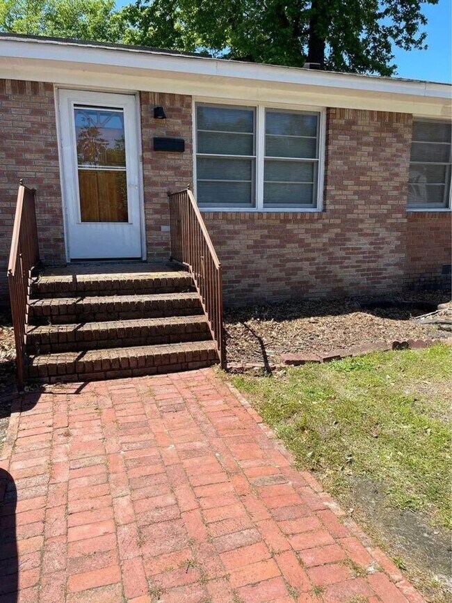 Building Photo - 304 S Marble St