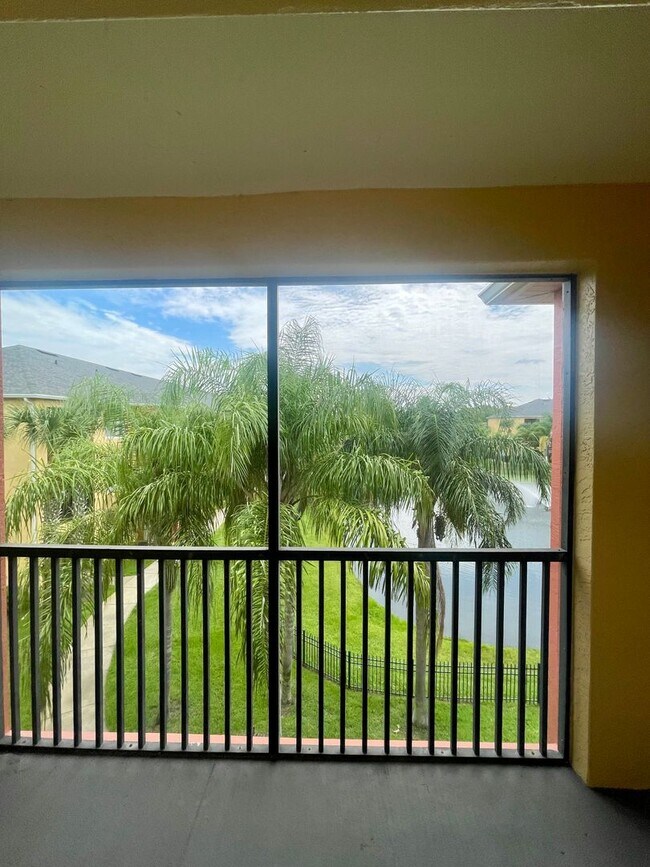 Building Photo - 1 Bedroom / 1 Bath Condo in Gated Communit...