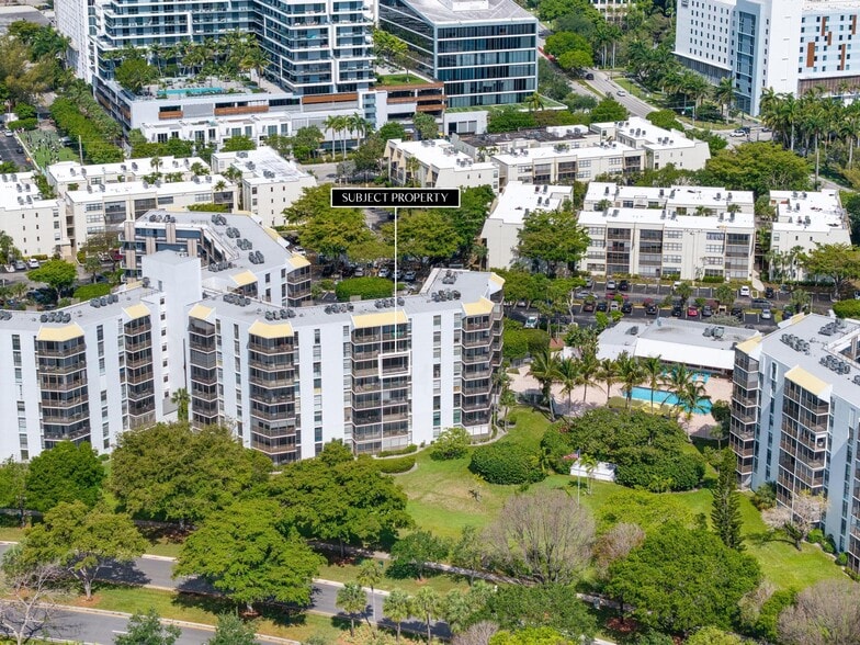 Building Photo - 20400 W Country Club Dr