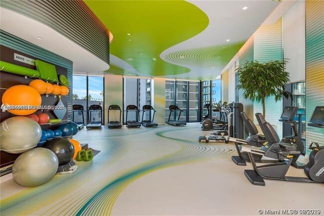 Building Photo - 501 NE 31st St