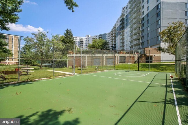 Building Photo - 6800 Fleetwood Rd