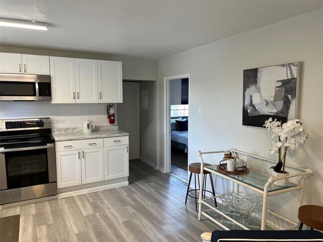 Building Photo - 1 bedroom in Hollywood FL 33020