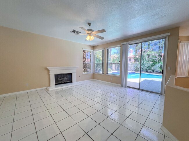 Building Photo - Pool Home in Gated Community