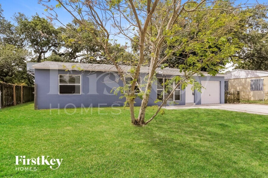 Building Photo - 4310 SW 24th St