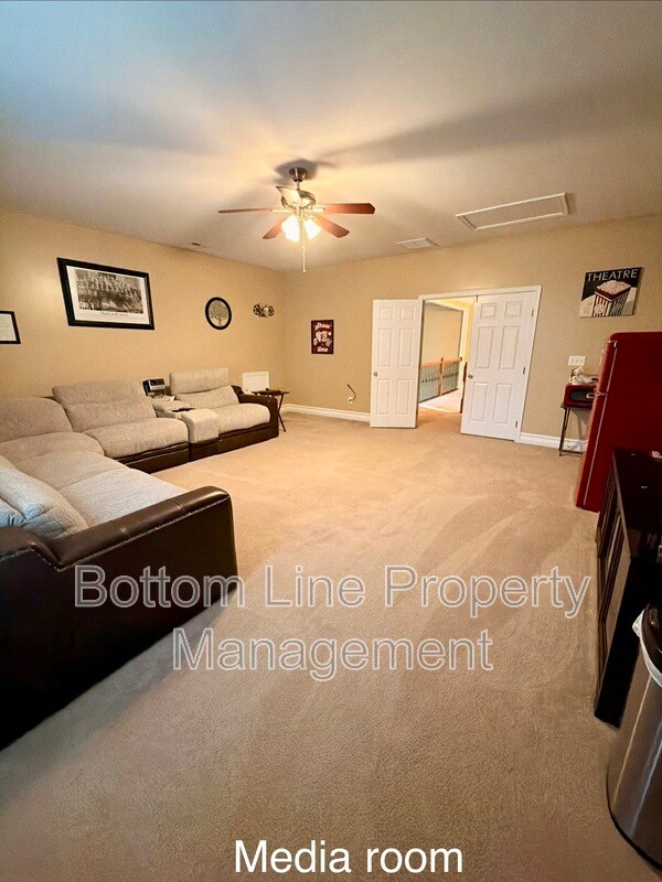 Building Photo - 8045 Talcott Dr