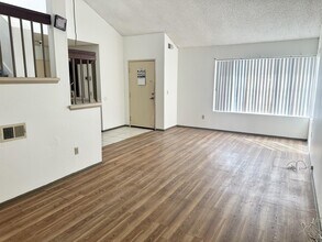 Building Photo - 6950 Bullock Dr