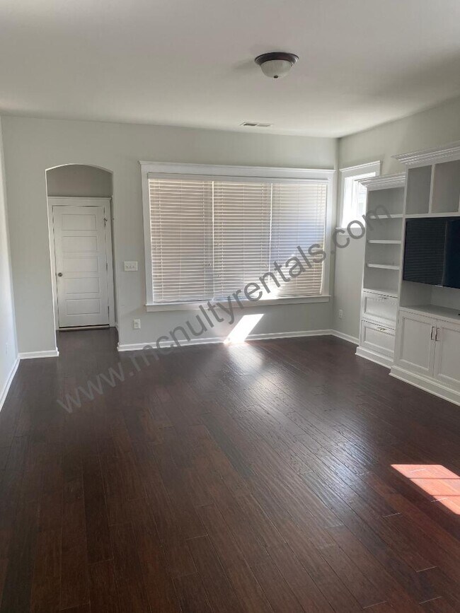 Building Photo - 4221 Courtly Ln