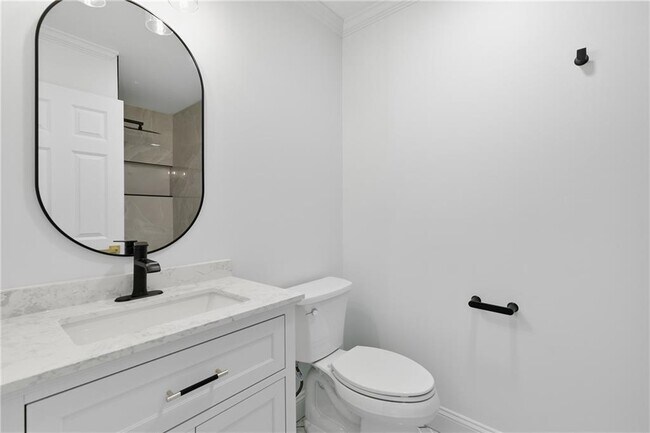 Building Photo - 1296 Hilton Dr