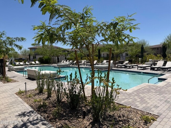 Building Photo - 2121 W Sonoran Desert Dr