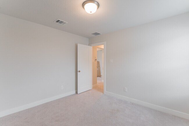 Building Photo - 146 Renodes Garden Ln
