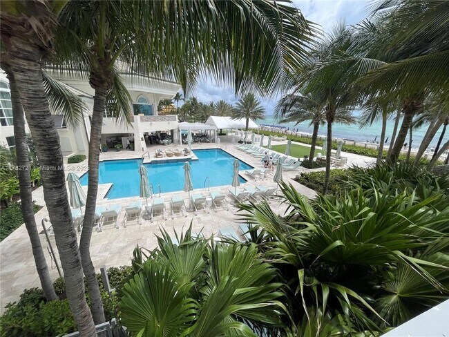 Building Photo - 16047 Collins Ave