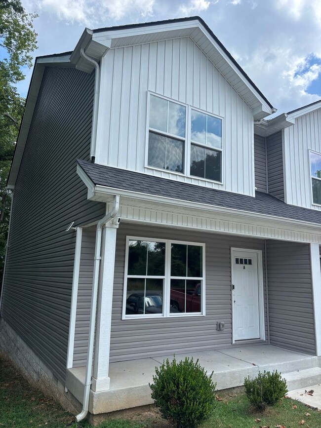 Building Photo - Now Available for Rent – Beautiful New Tow...