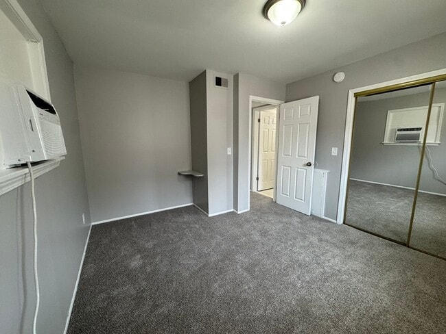 Building Photo - 4431 Oakwood