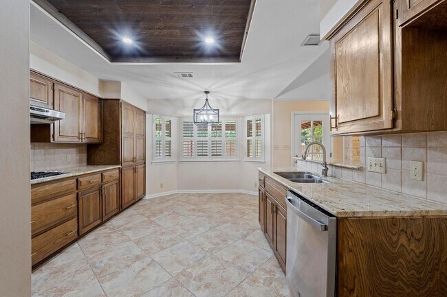 Building Photo - 10305 Caracara Dr