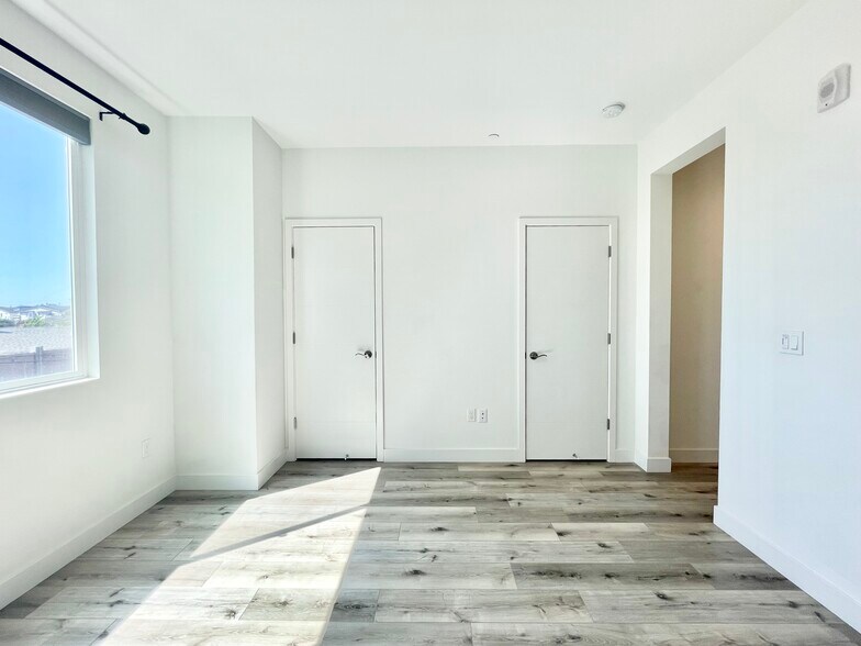 Large walk in closet for main bedroom - 2374 Filbert St