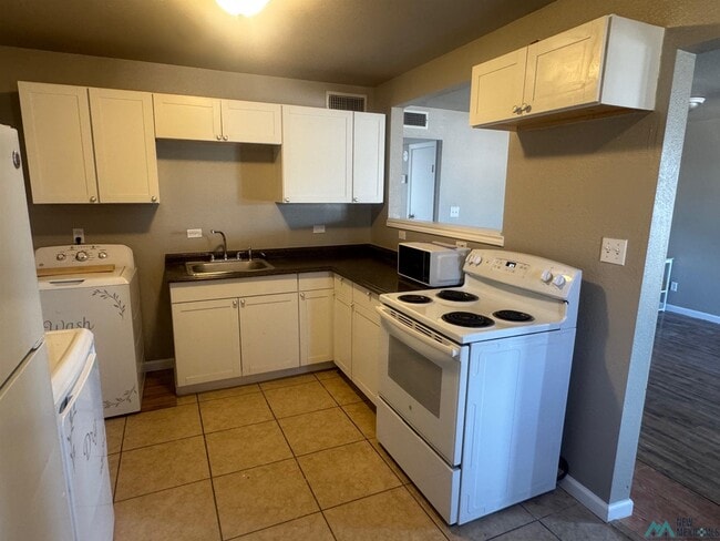 Building Photo - 905 Bullock Ct