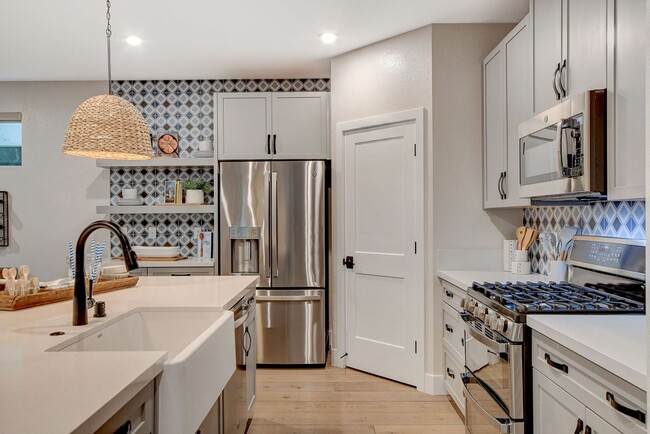 Building Photo - Luxury Fully Furnished Designer Home in Inspirada!