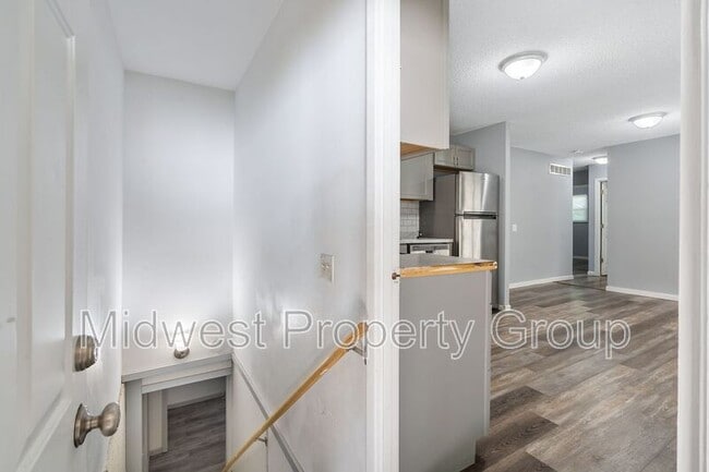 Building Photo - 2495 Lindsay Ln